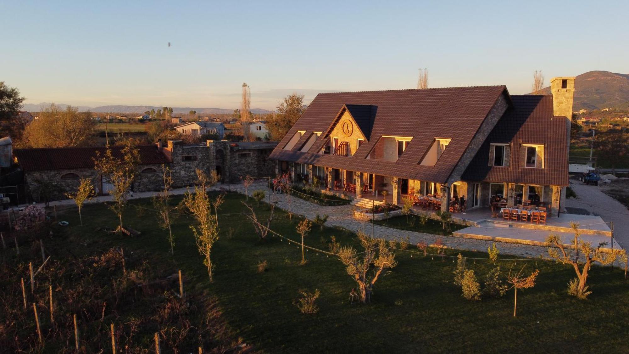 Lahuta E Vjeter Agroturizem Hotel Lac Eksteriør billede