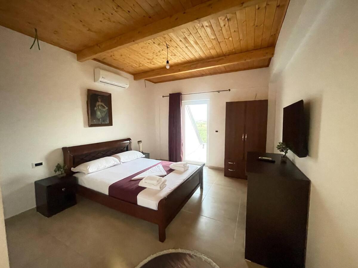 Lahuta E Vjeter Agroturizem Hotel Lac Eksteriør billede